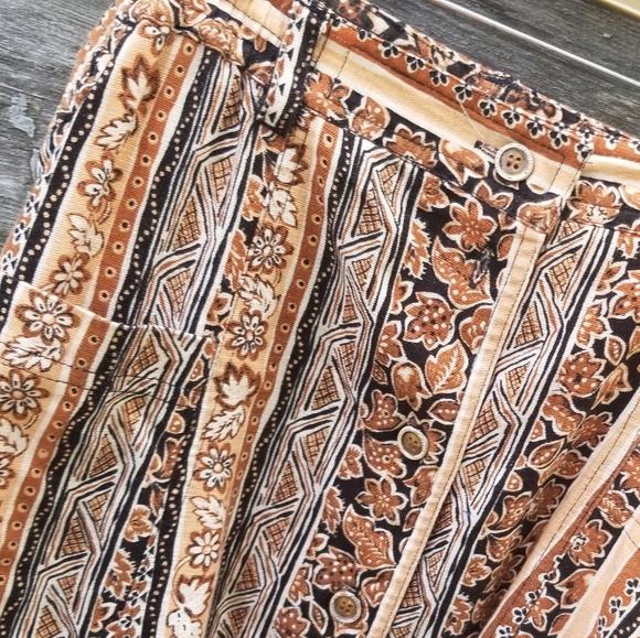 Vintage Neutral Floral print Skirt - Picture 2 of 4